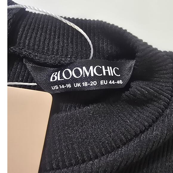 BLOOMCHIC 14-16 1X Plus Black Crochet Lace Mesh Mock Neck Jumpsuit NWT B84 - Picture 9 of 10